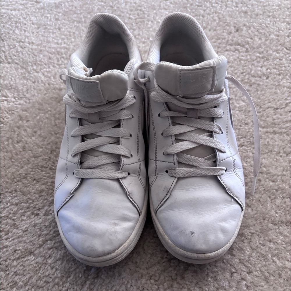 Used white leather Nike size 8